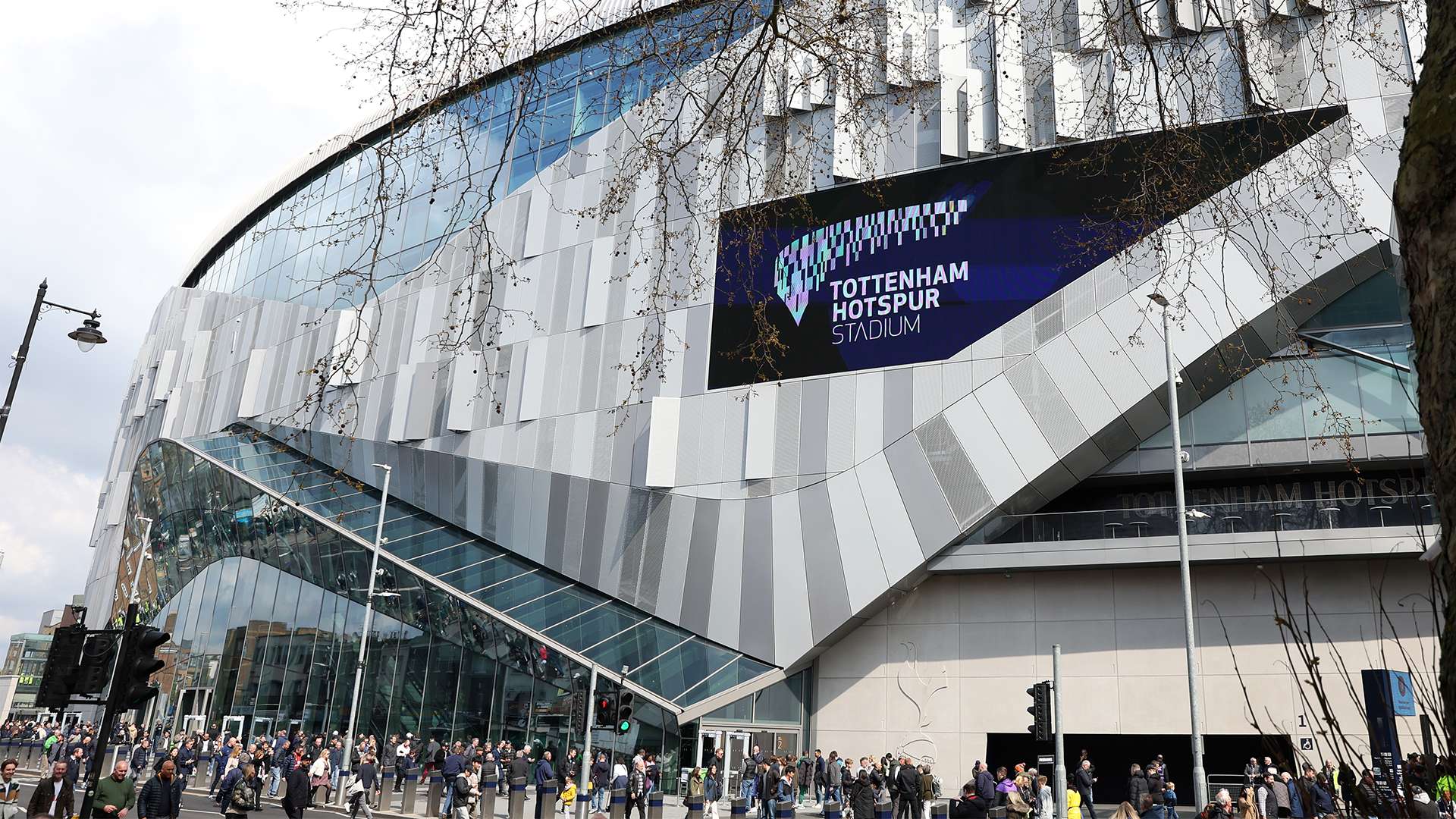 滿了緊張的 滿了緊張的